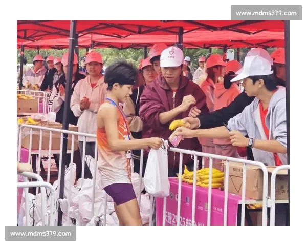 赛事背后的 “志愿红”：最坚实的保障力量